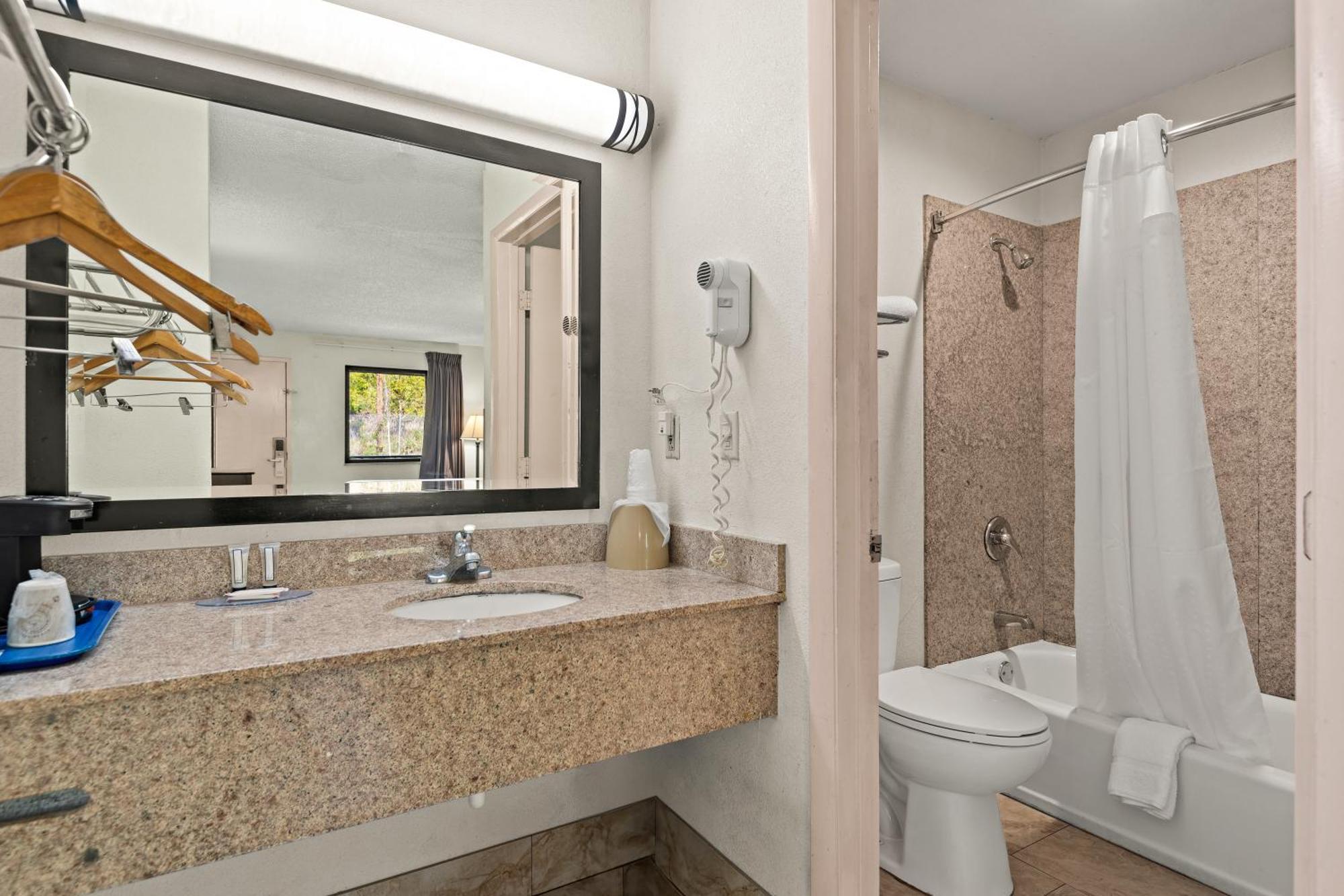 Americas Best Value Inn Laurel Exterior photo